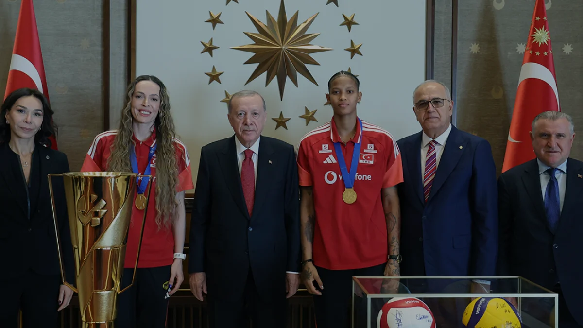 Cumhurbaşkanı Erdoğan Millî Voleybolcuları Külliyede Kabul Etti